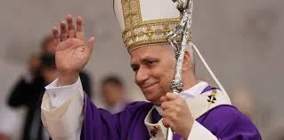 Bureaucracy hindering global aid efforts, Pope warns 