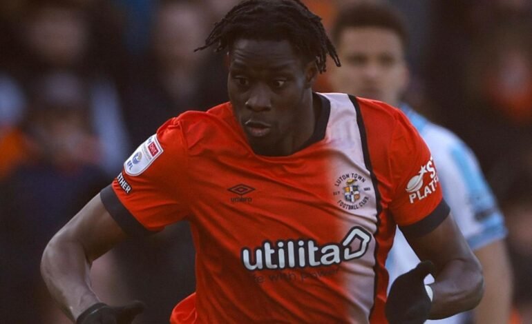 Transfer: Adebayo signs for Bristol City