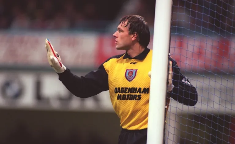 Ex-West Ham goalkeeper Miklosko dies at 64